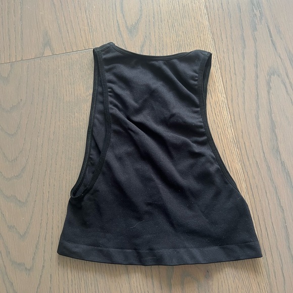 Out from Under Violetta Keyhole Tank - Picture 2 of 3